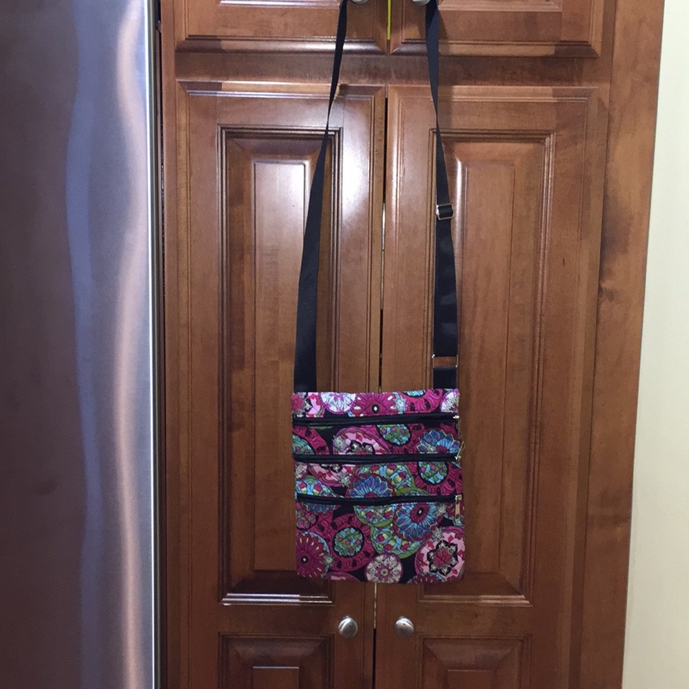 NWOT QUILTED CROSSBODY BAG**
